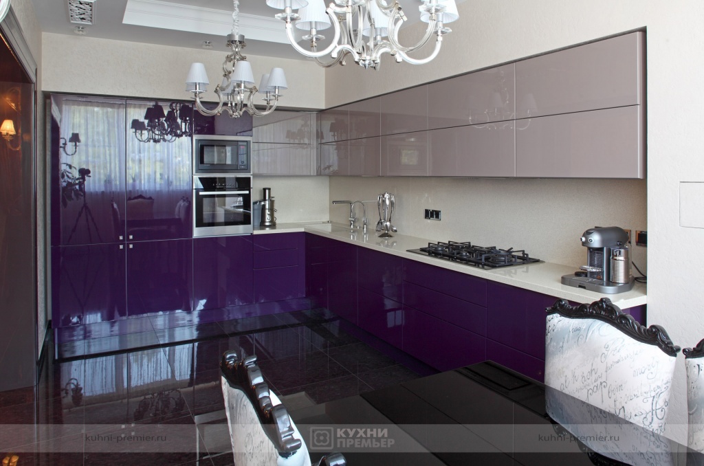 фиолетовая угловая кухня картинка